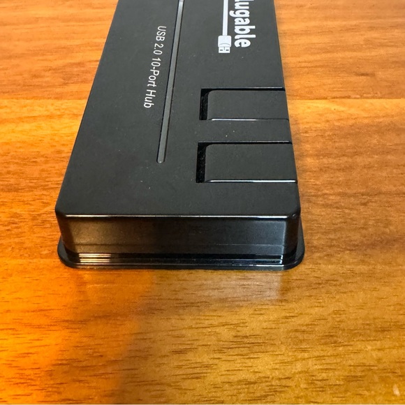 Plugable USB 2.0 10-Port High Speed Hub with Power Adapter and Two Flip-Up Ports - Picture 7 of 9